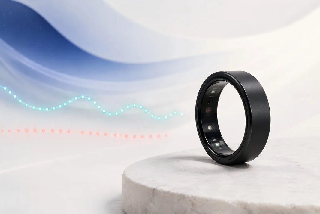 Black smart ring with visual signals representing sleep, HRV and resting heart rate